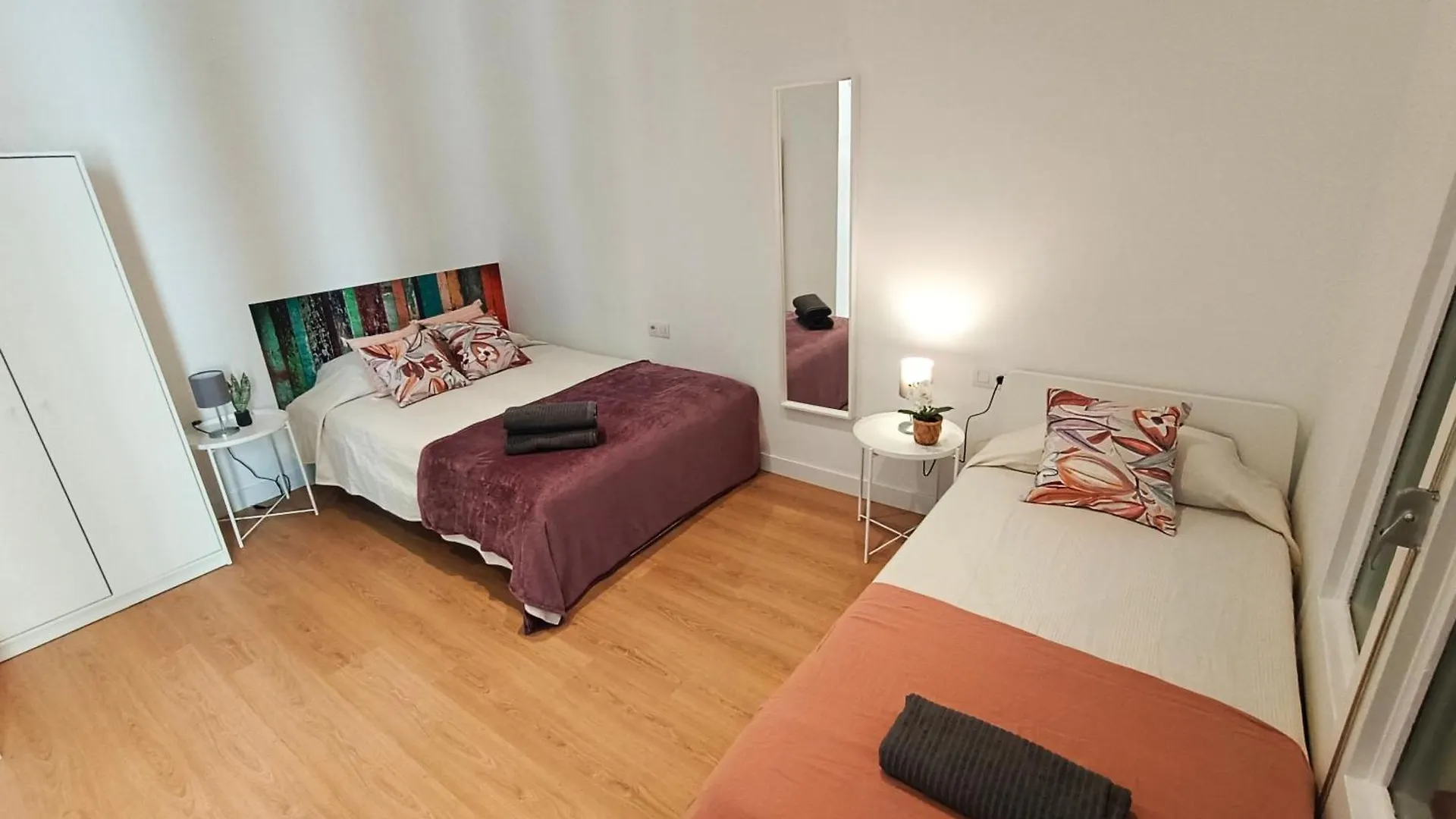 By Universitat Private Rooms Barcelona Hostel