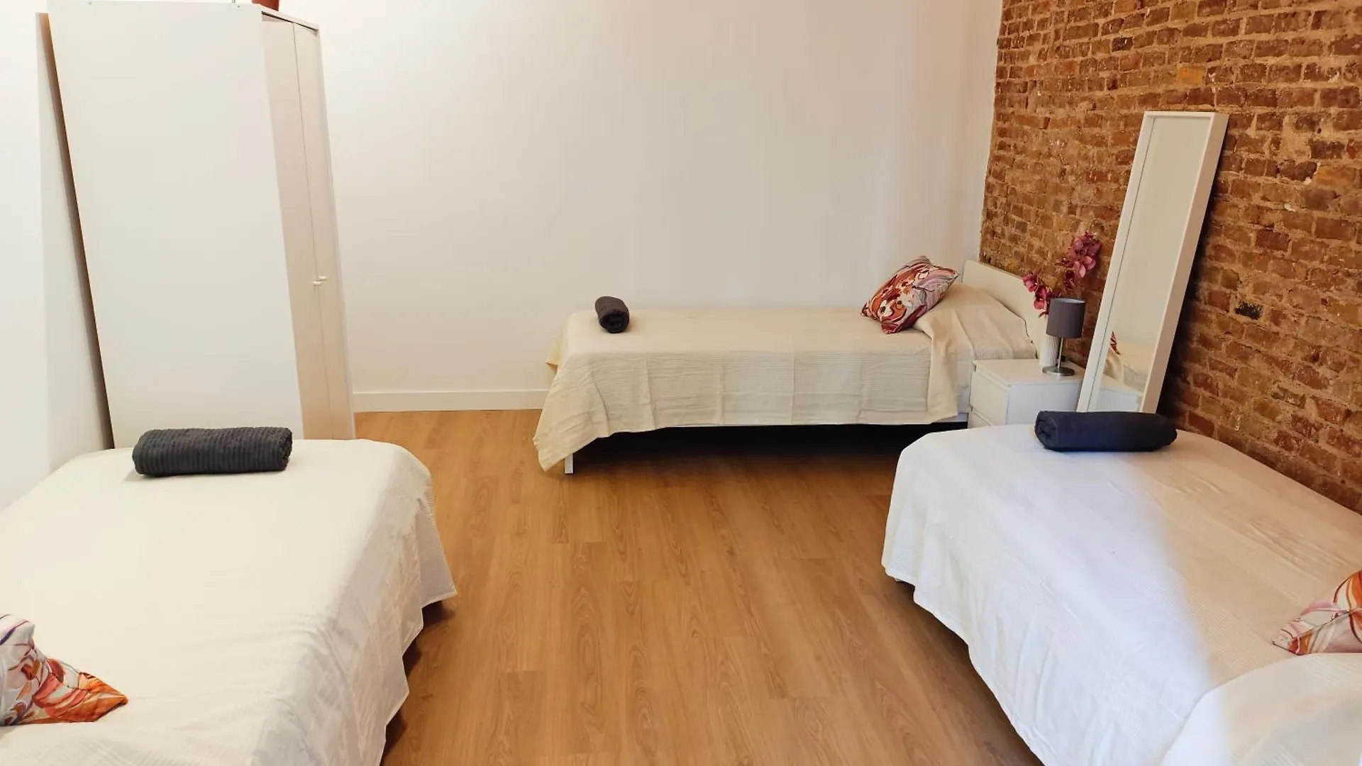 Hostel By Universitat Private Rooms Barcelona