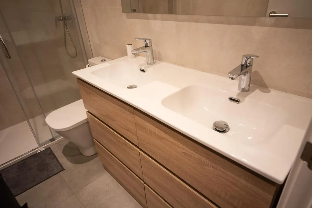 By Universitat Private Rooms Barcelona 0*,  Hiszpania