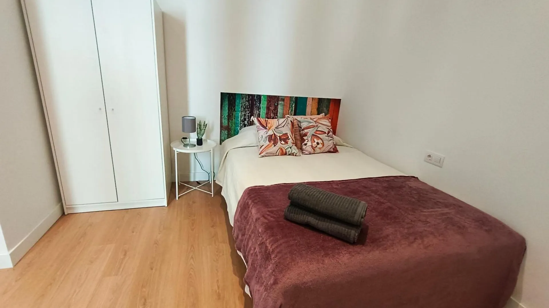By Universitat Private Rooms Barcelona Hiszpania