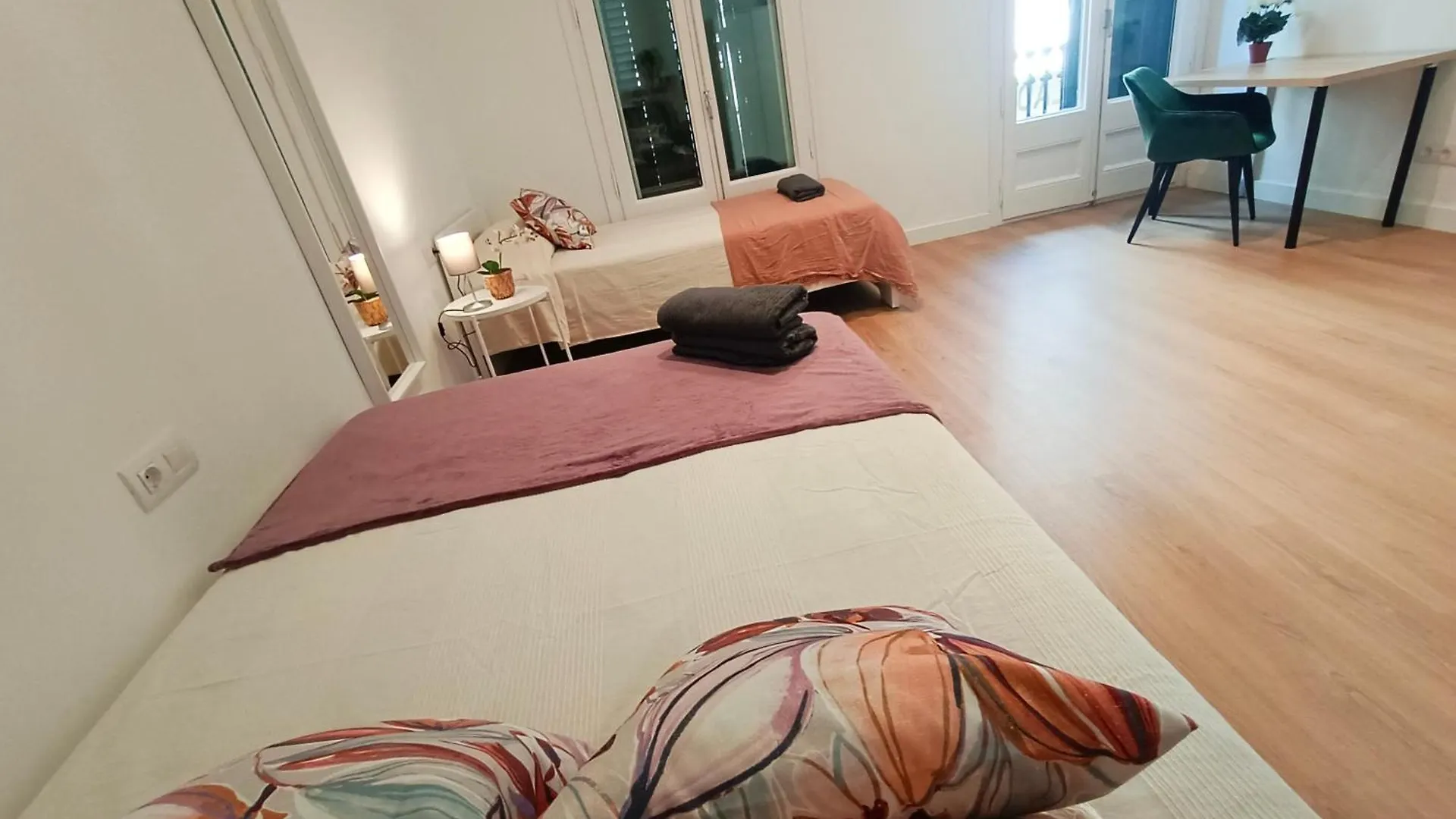 Hostel By Universitat Private Rooms Barcelona Hiszpania