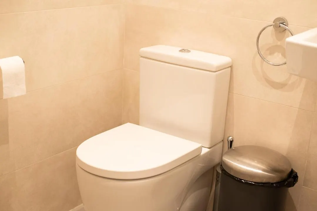By Universitat Private Rooms Barcelona 0*,  Hiszpania