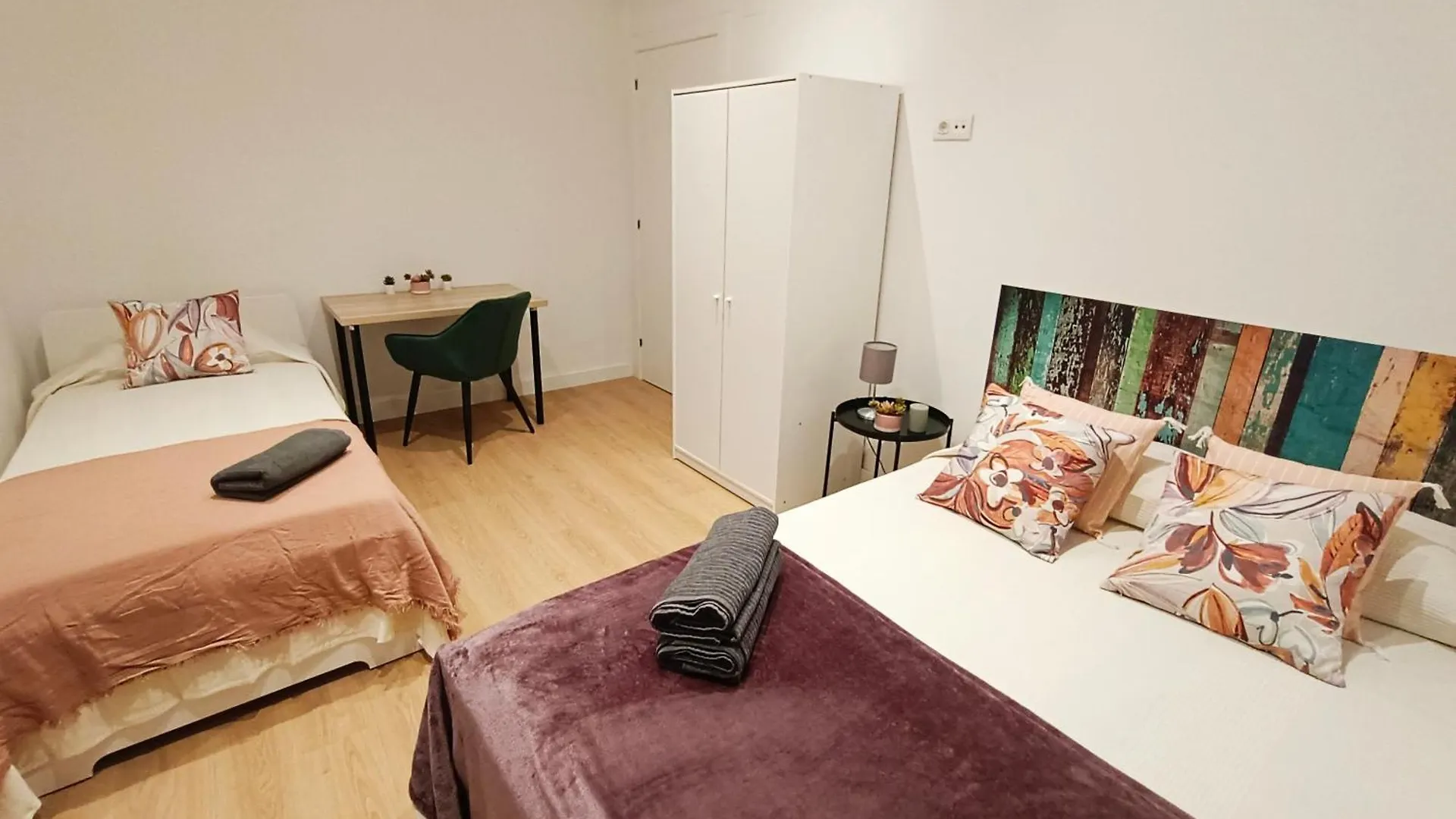 By Universitat Private Rooms Barcelona Hiszpania