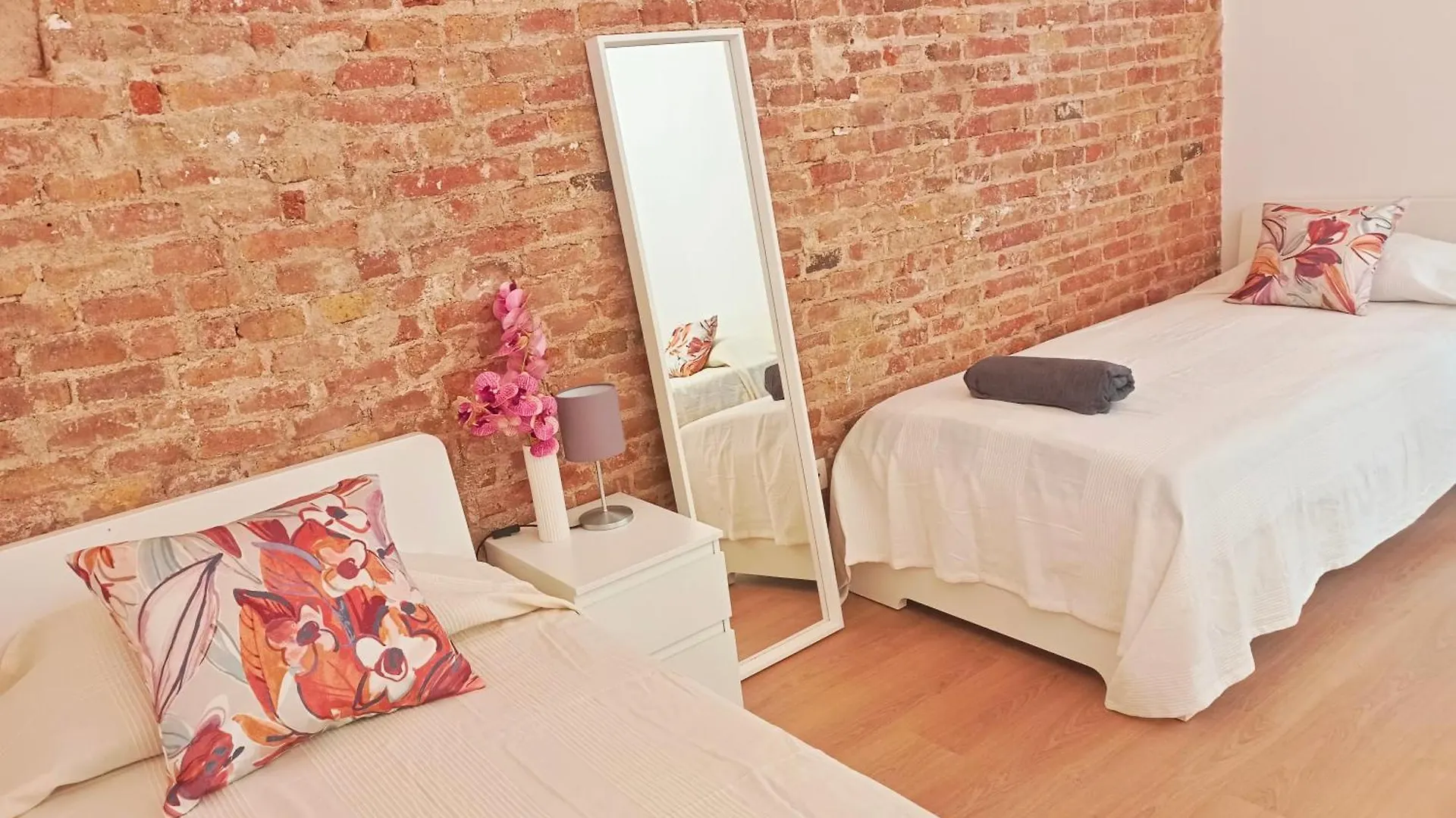 By Universitat Private Rooms Barcelona